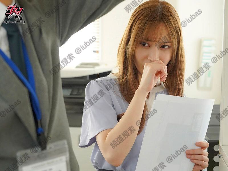 Isabella DeLaa De Laa - Maid Gets Paid To Fuck